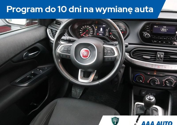 Fiat Tipo cena 41501 przebieg: 128674, rok produkcji 2018 z Skoki małe 232